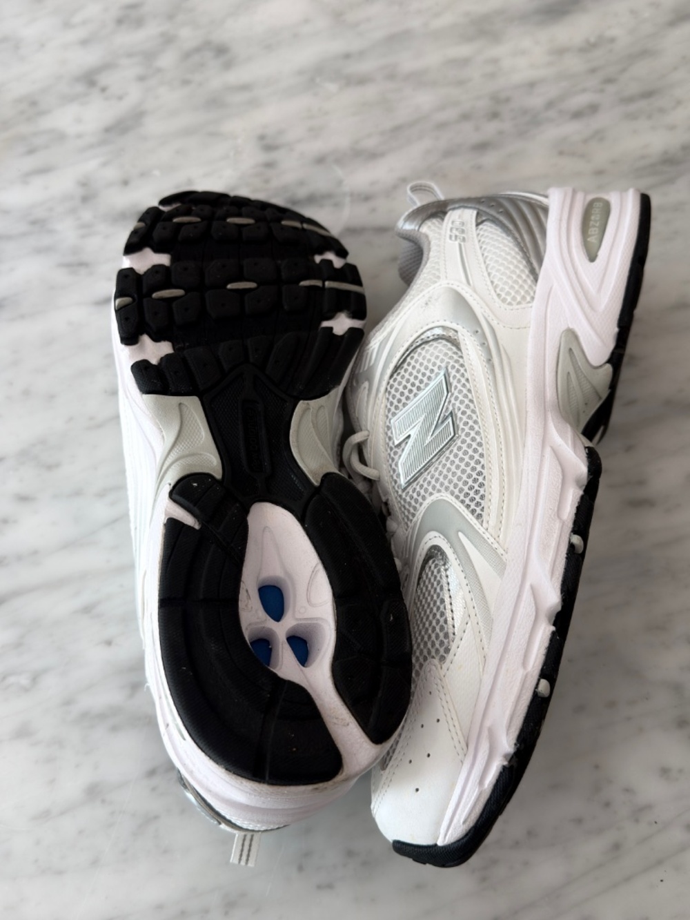 New Balance 530 Men's/Unisex White and Gray Athletic Sneakers - Picture 5 of 6